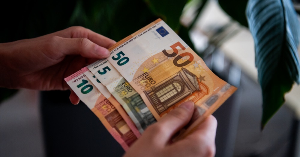Euro bie serish, arrin nivelin me te ulet ne nje muaj